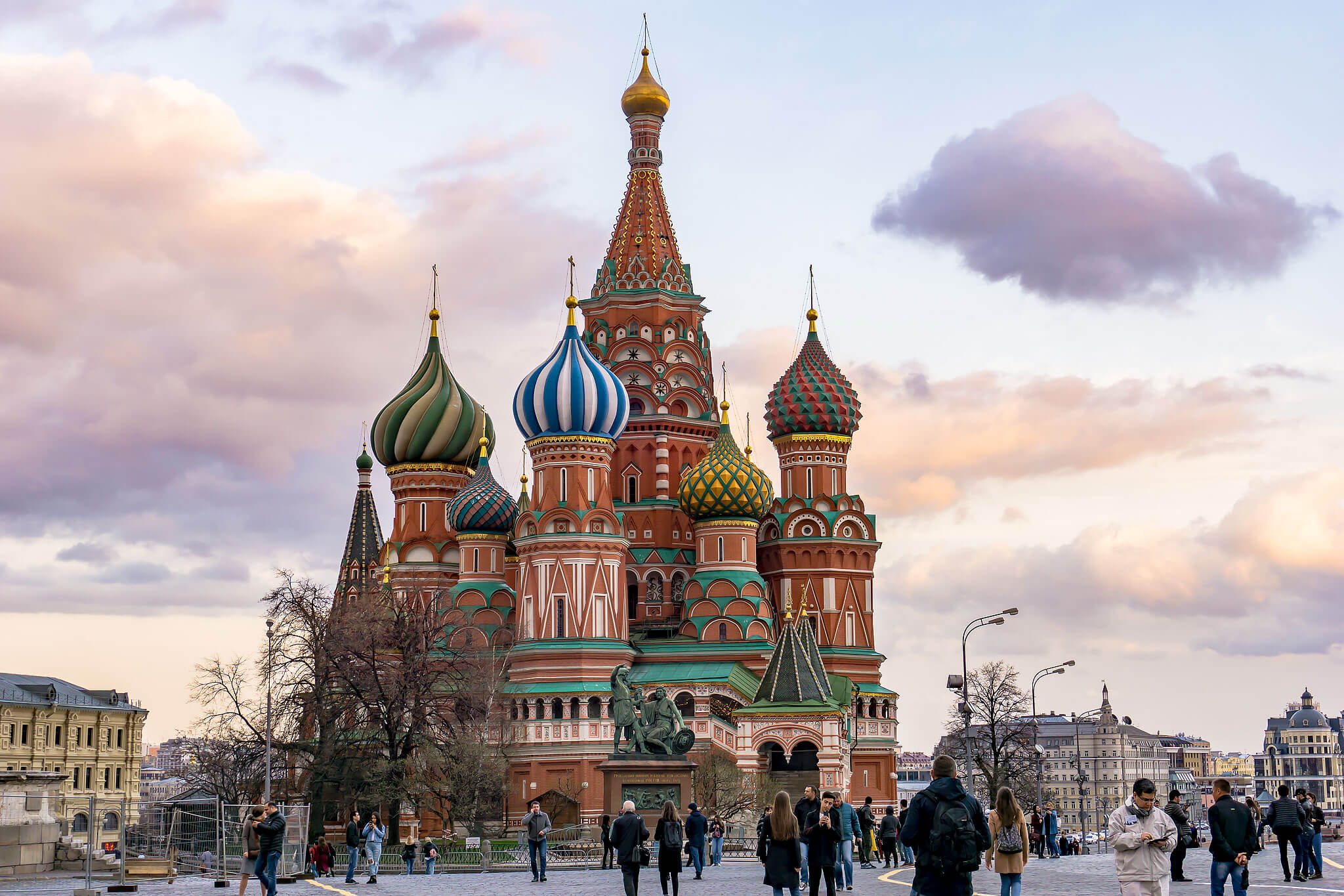 st basil's cathedral on red aquare moscow